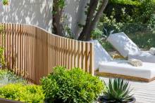 Notre zone d'activité pour ce service Pergola bioclimatique bois exotique 4x3m à Bandol 83150 : protection élégante adaptée au climat méditerranéen