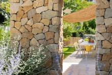 Notre zone d'activité pour ce service Pergola bioclimatique bois exotique 4x3m à Saint-Maximin-la-Sainte-Baume : protection élégante adaptée au climat méditerranéen